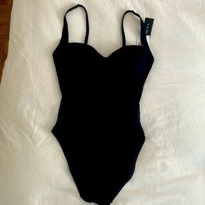 LA BLANCA size 8 suit NWT